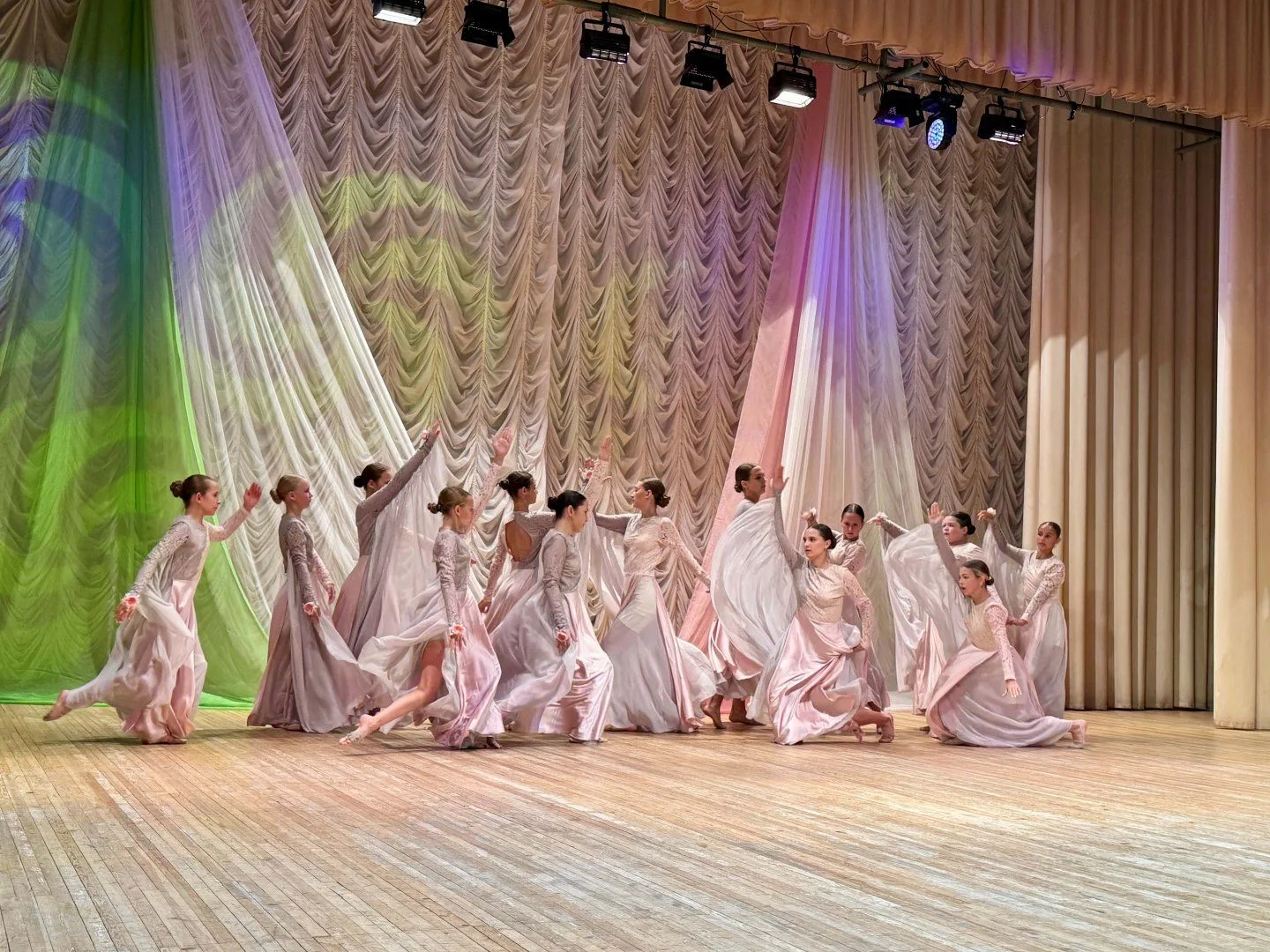 В районном Дворце культуры «Вешенский» 18 августа состоялся концерт «Танцевальное лето»...