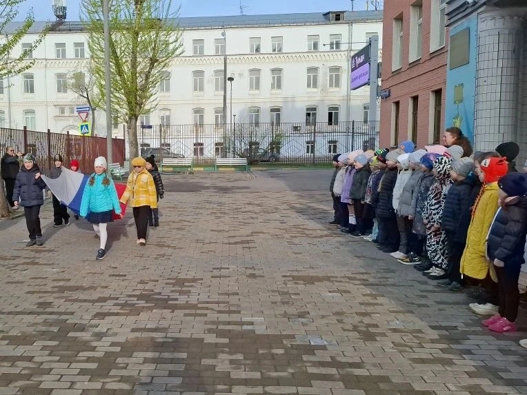 ТОРЖЕСТВЕННАЯ ЦЕРЕМОНИЯ   🇷🇺 Сегодня в корпусе на Павловской 8А участниками церемонии стали второкла