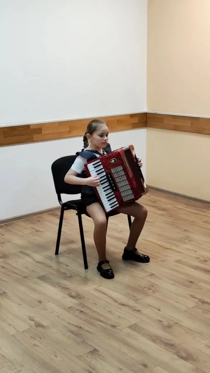 "И сколько вёсен не пройдёт - одну мы помнить будем свято, весну, которую народ великой сделал в сор