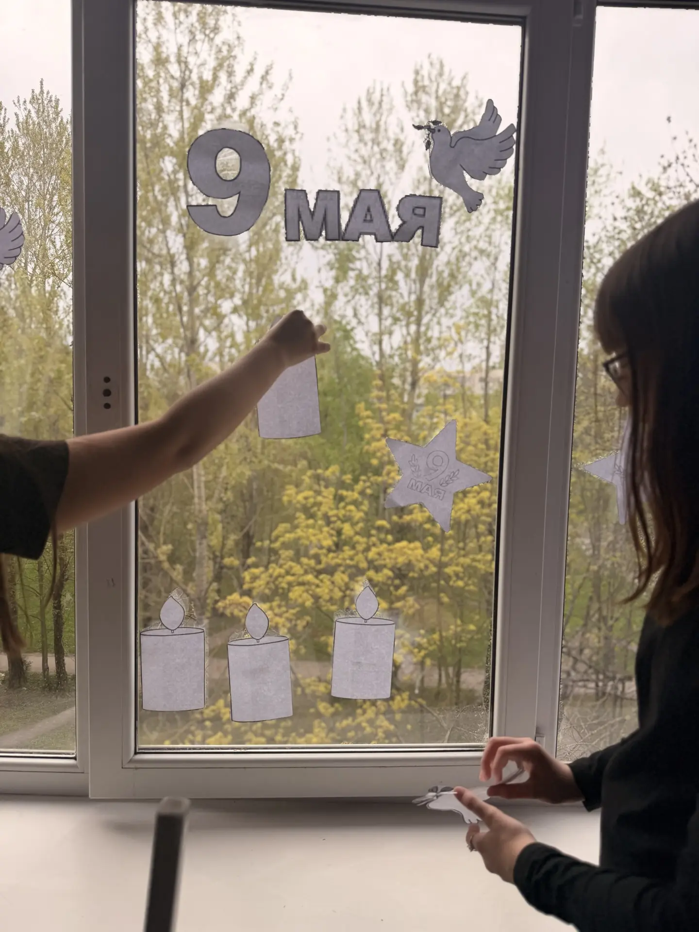🕊️ОКНА ПОБЕДЫ 🕊️  В преддверии 9 Мая окна нашей школы украсила трогательная акция «Окна Победы».   К