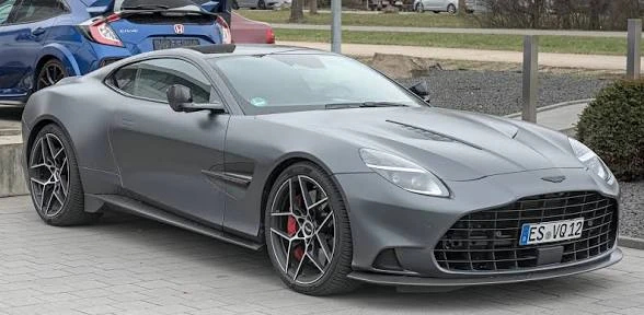 Новый Aston Martin Vanquish — это флагманский британский суперкар класса Grand Tourer, ...
