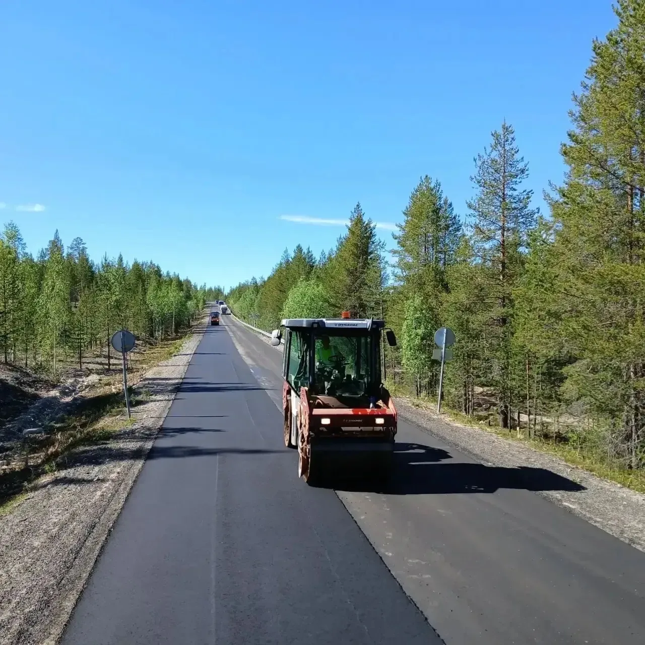 По решению губернатора в рамках дорожной кампании этого года дополнительно отремонтирую...
