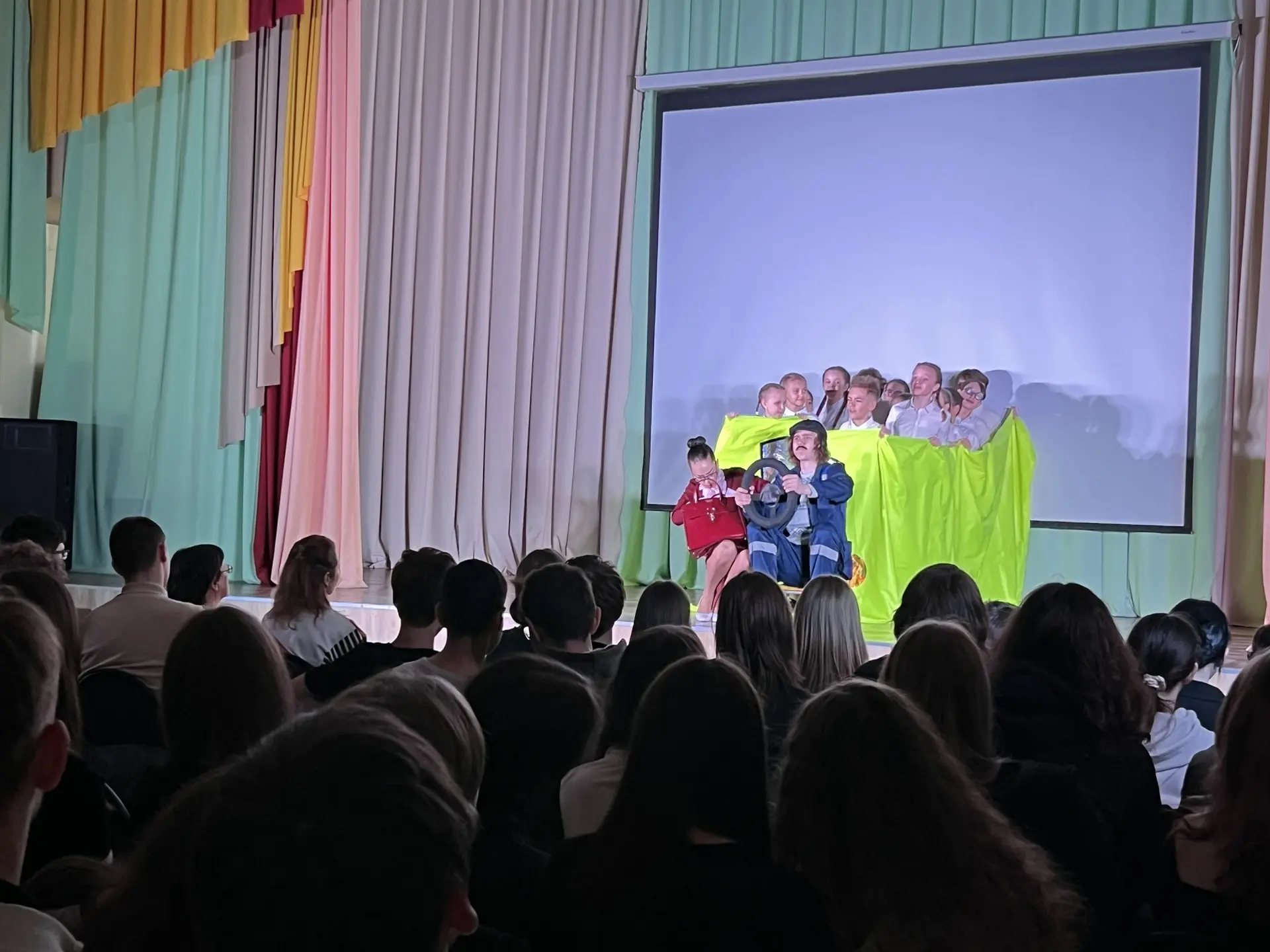 🎭Спектакль, заставивший задуматься!  💥29 апреля в актовом зале нашей школы выступил Образцовый детск