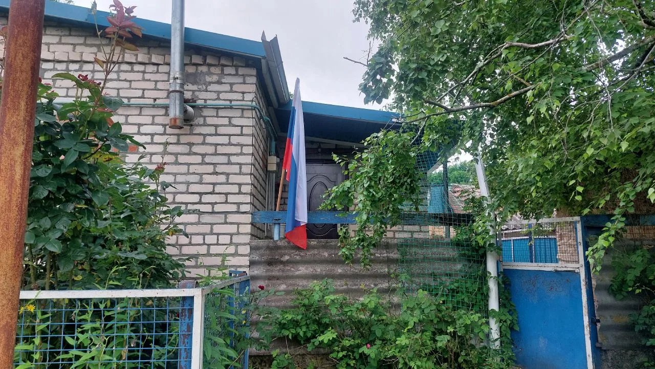 11.06.2026 Султанский Дом культуры и жители села присоединились к Всероссийской акции "Флаг во двора
