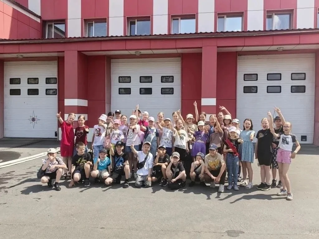 🚒 Ребята школьного лагеря в гостях у огнеборцев. Сегодня в пожарно-спасательной части №1 города Сар