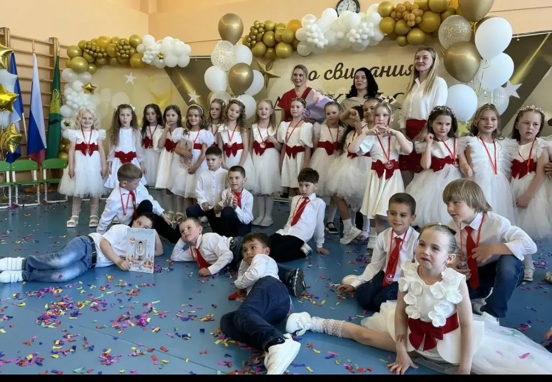 Отгремел шикарный выпускной в группе «Алмазики»❤️ Ребятишки много пели, танцевали, учас...