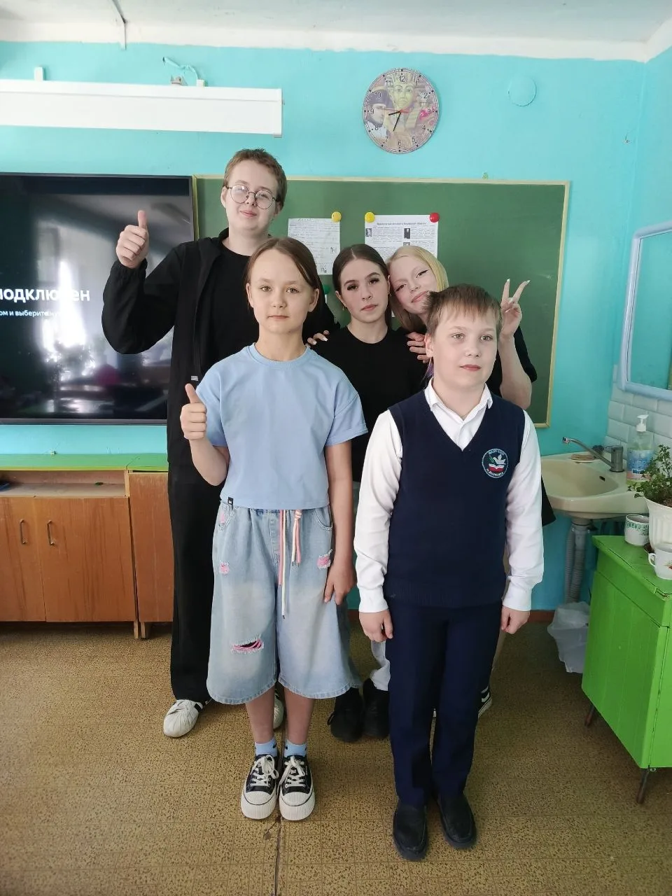 🎊🎉Сегодня наши выпускники встретились с четвероклассниками, которые подготовили для н...