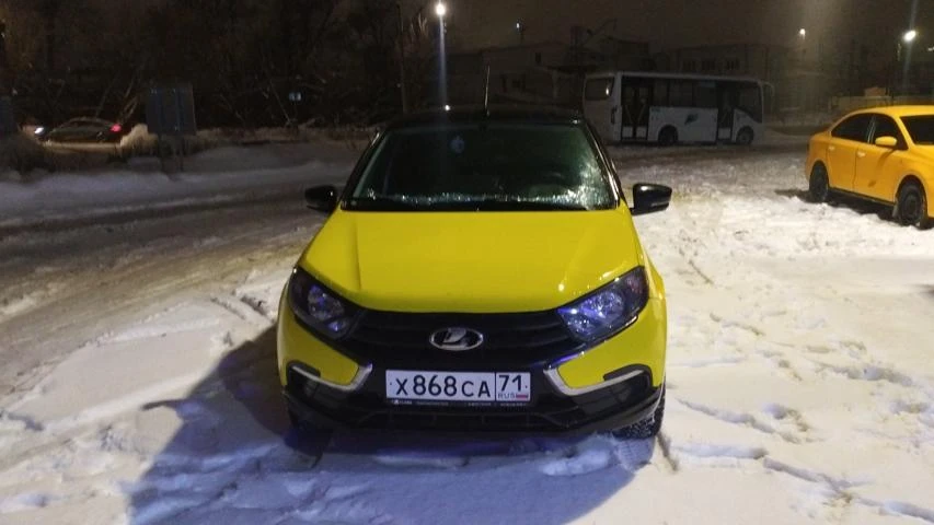Lada Granta, 2024 год, механика, газ/бензин, маленький пробег, хорошее состояние, 2 ком...