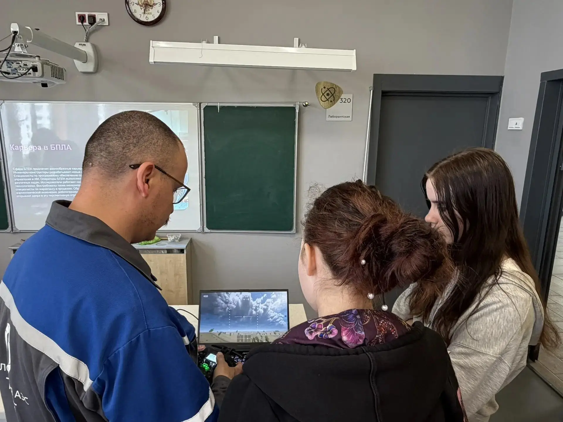 ⚛️ Социальная практика
29.06 в рамках социальной практики на базе МАОУ «Гимназия №35» проходила встр