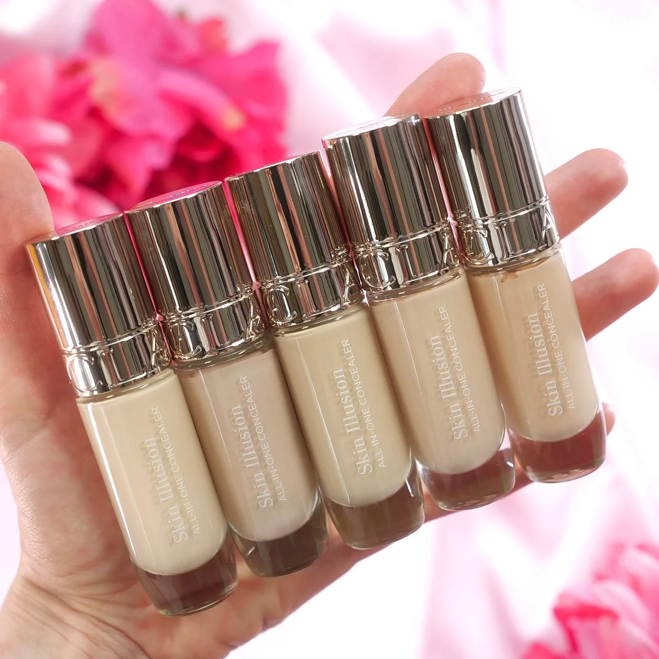 Смотрите, какая разница в оттенках нового консилера Clarins Skin Illusion!😅

Внезапно поняла, что м
