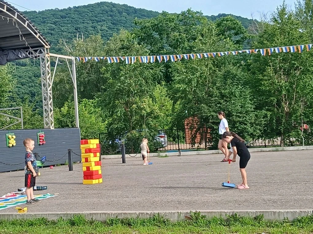 🌟 На площади культуры и отдыха села Рощино прошли  игровые развлечения на свежем возду...