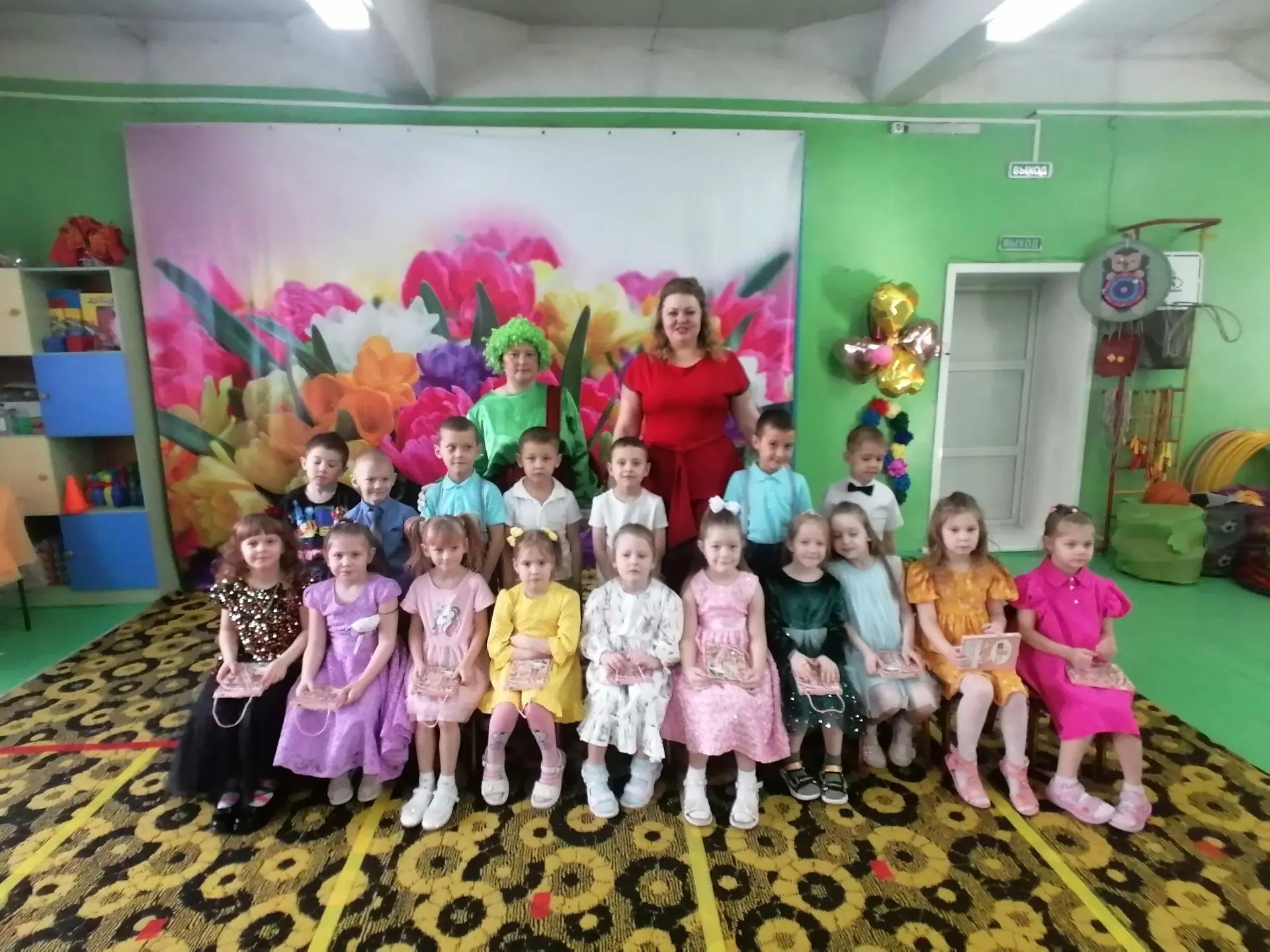 Праздник 8 Марта в разновозрастной группе №  3. На праздник в разновозрастную группу пр...