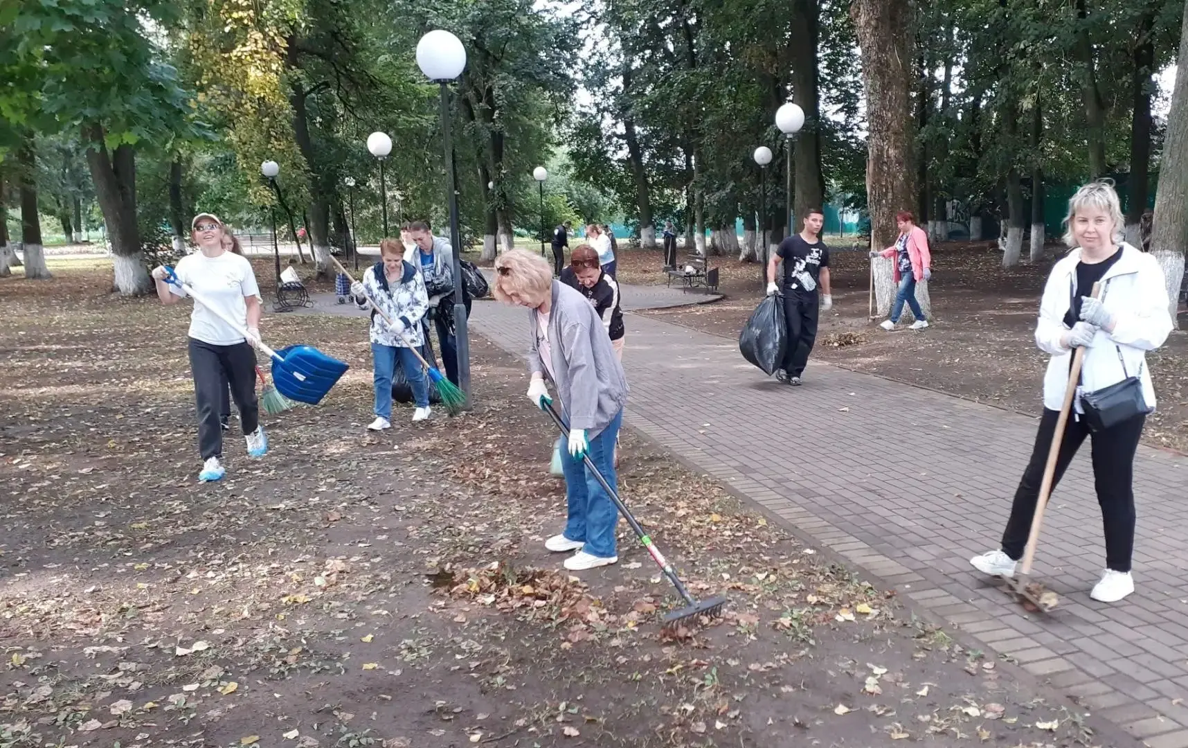 22 августа сотрудники управления ЗАГС Брянской области приняли участие в субботнике по ...