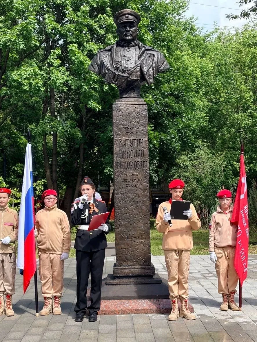 ПОМНИМ.ЧТИМ.СКОРБИМ.

🇷🇺 17 июня у памятника "Бюст герою Советского Союза генералу Ватутину Никола