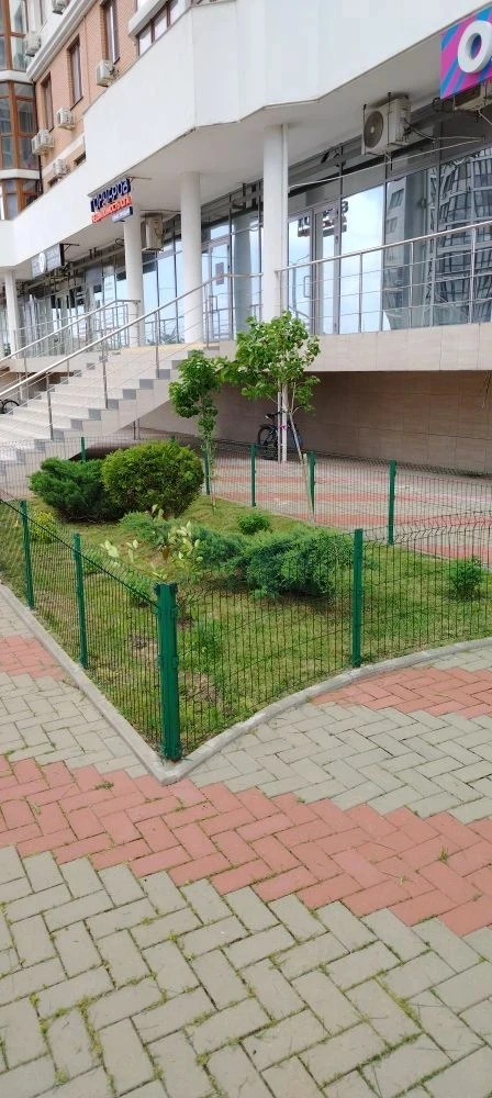Произведён покос газонов.