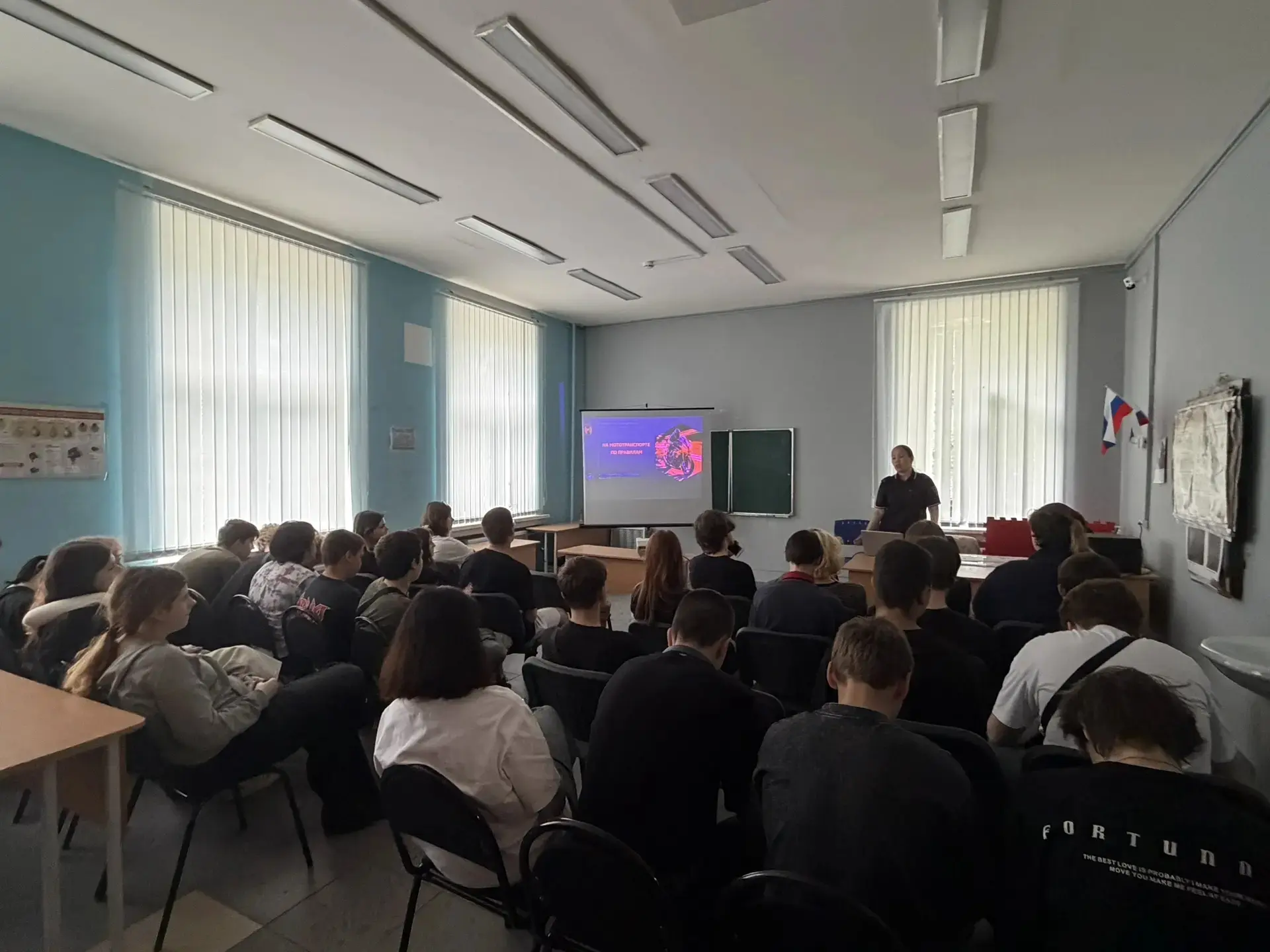 Безопасность на дороге 

Инспектор отдела ГИБДД по Северному административному округу Бибигуль Канат