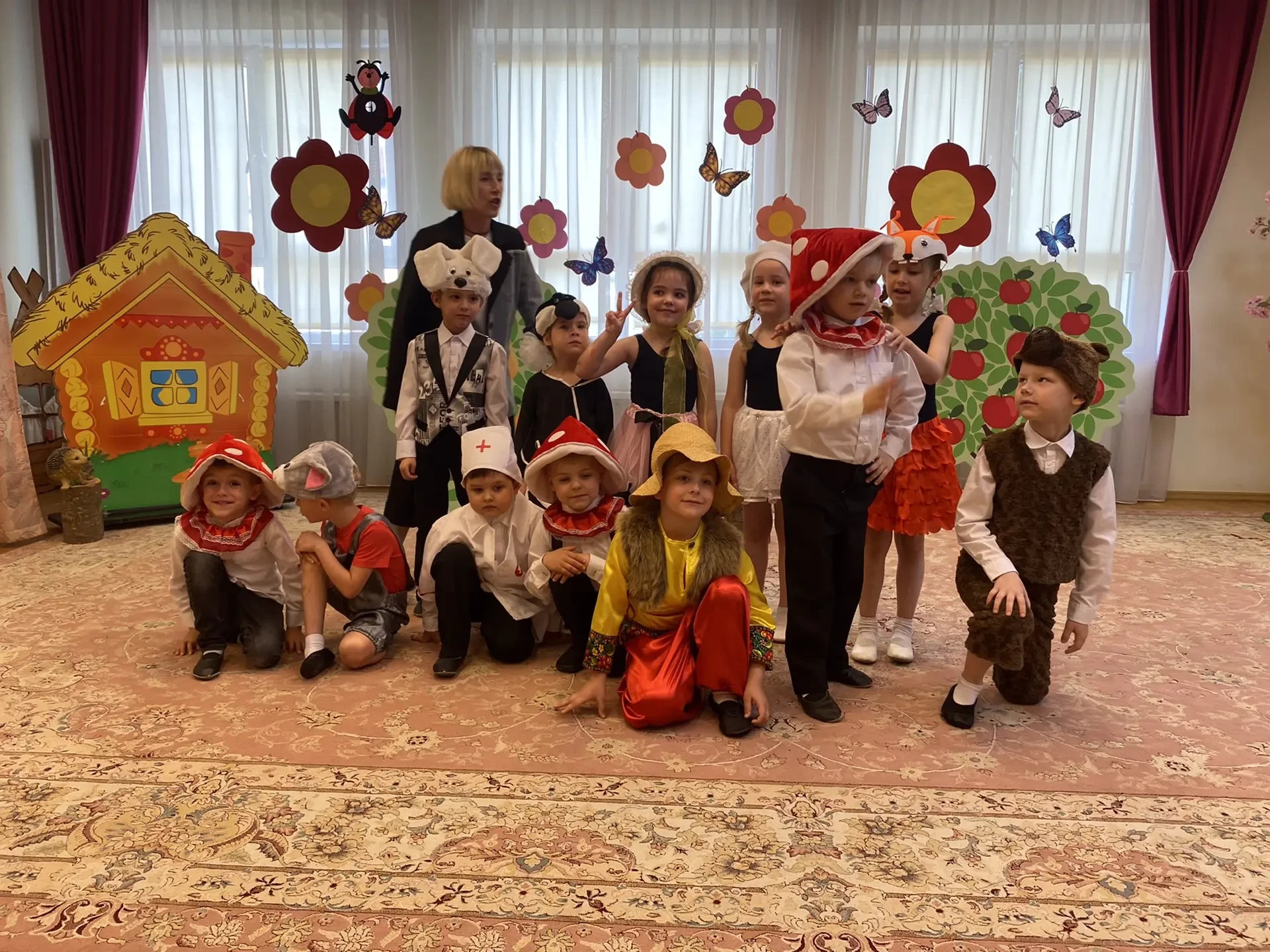 🎭 Театр "Сюрприз": "Эй, грибок, прыгай в роток!"

Сегодня наши юные артисты устроили настоящий сюрп