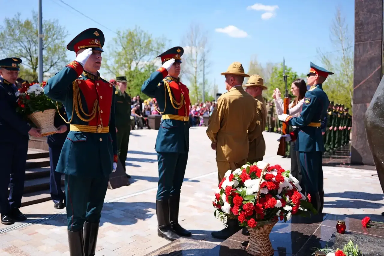 Принял участие в церемонии увековечивания памяти военнослужащих, погибших в ходе специа...