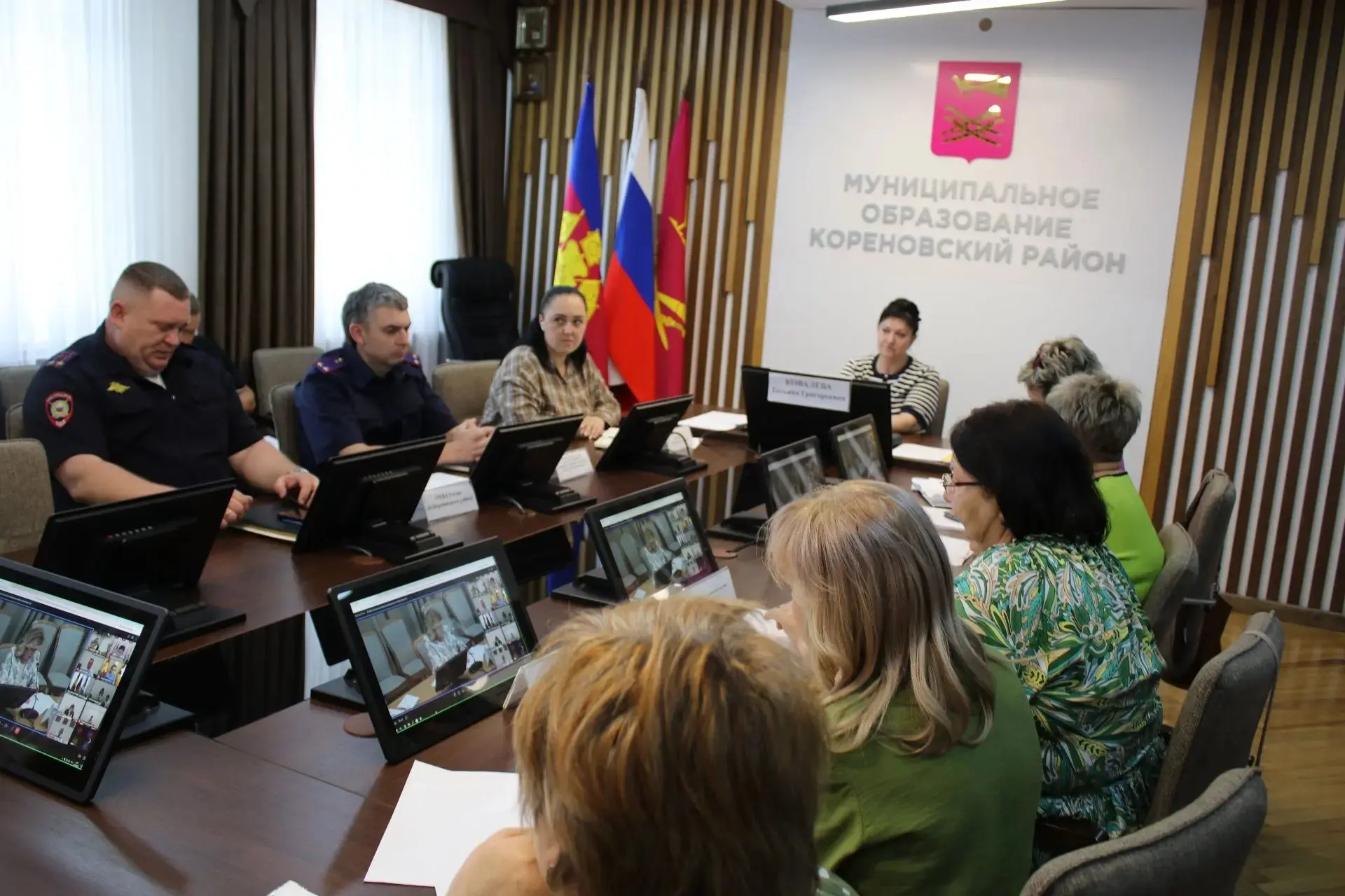 🗣️ Вместе с коллегами приняла участие в заседании комиссии по делам несовершеннолетних и защите их 