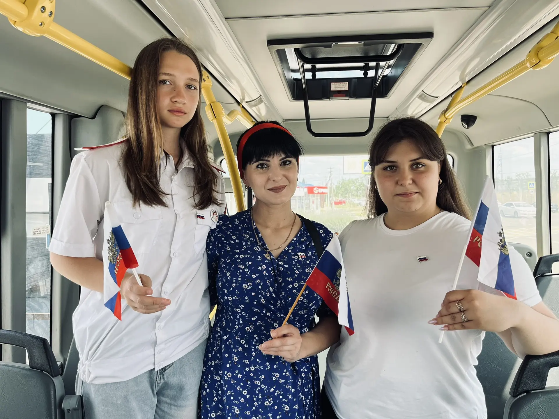 🇷🇺 Творческий десант на городских маршрутах! Как наши студенты поздравили город

В преддверии Дня 