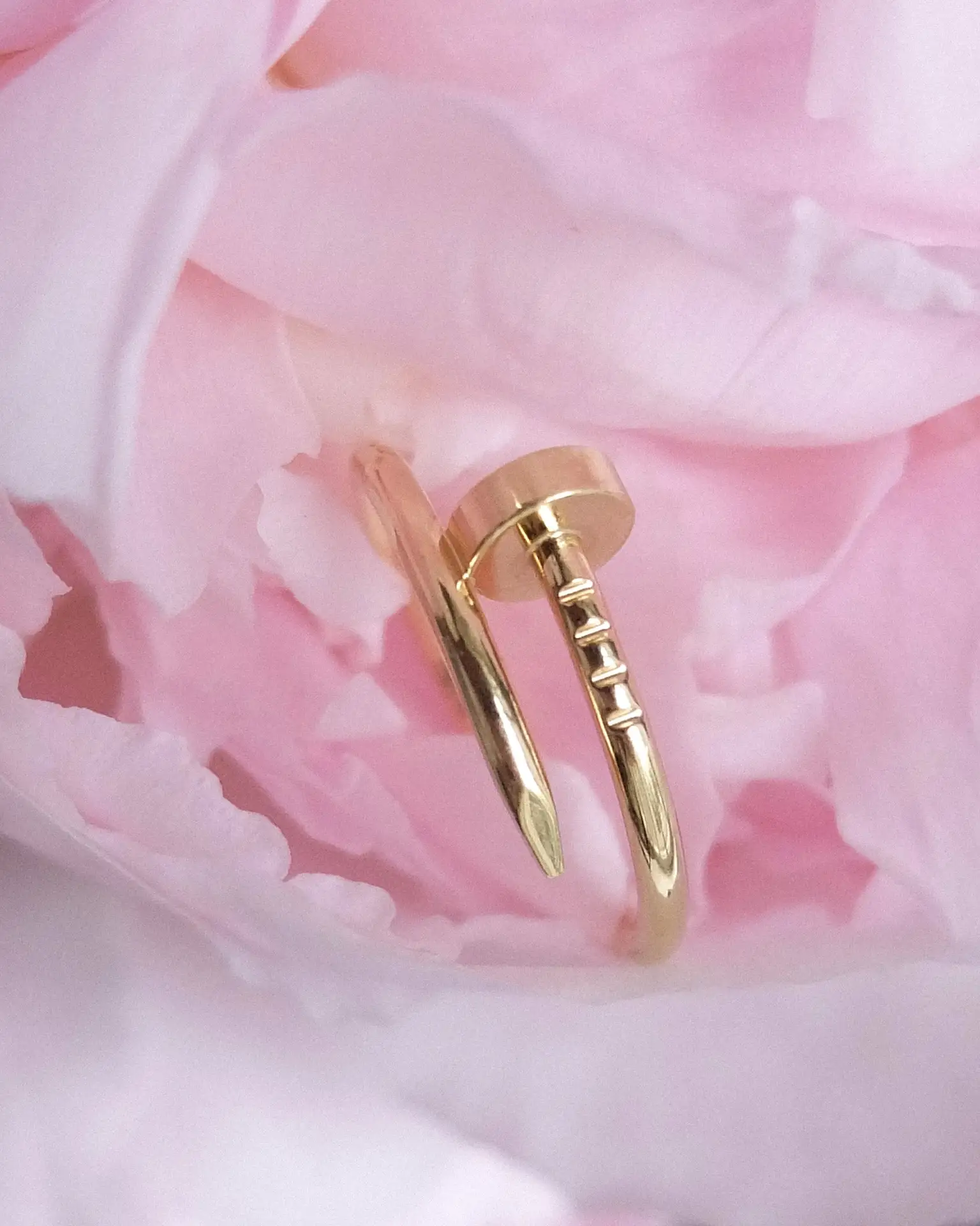 Кольцо Cartier
Juste Un Clou 😍

Характеристики:
✨ Модель Small
✨ Металл: Желтое золото, 750 проба
✨