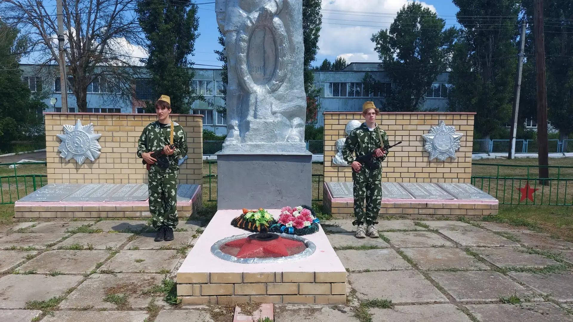 В преддверии 22 июня — Дня памяти и скорби — в нашей школе прошла «Вахта памяти». Это традиционное м