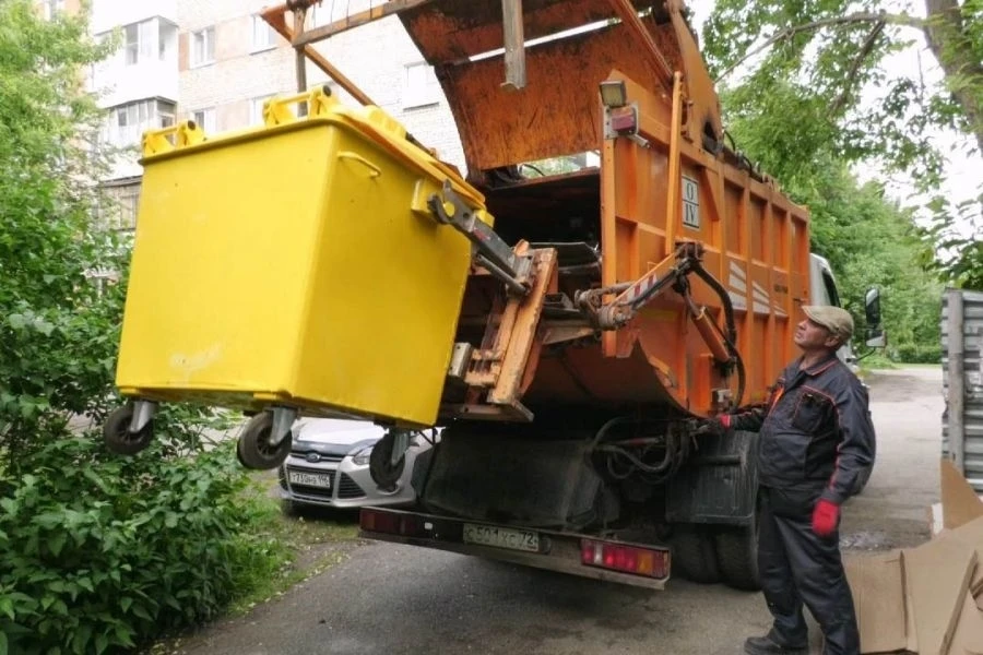 За июнь и июль жители Серова собрали почти три тонны вторсырья в контейнеры для раздель...
