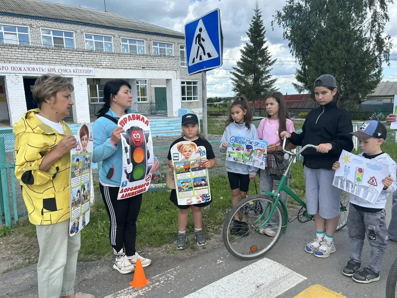 Вот и подошла к концу наша замечательная летняя пора в лагере «Светлячок», организованном на базе МБ