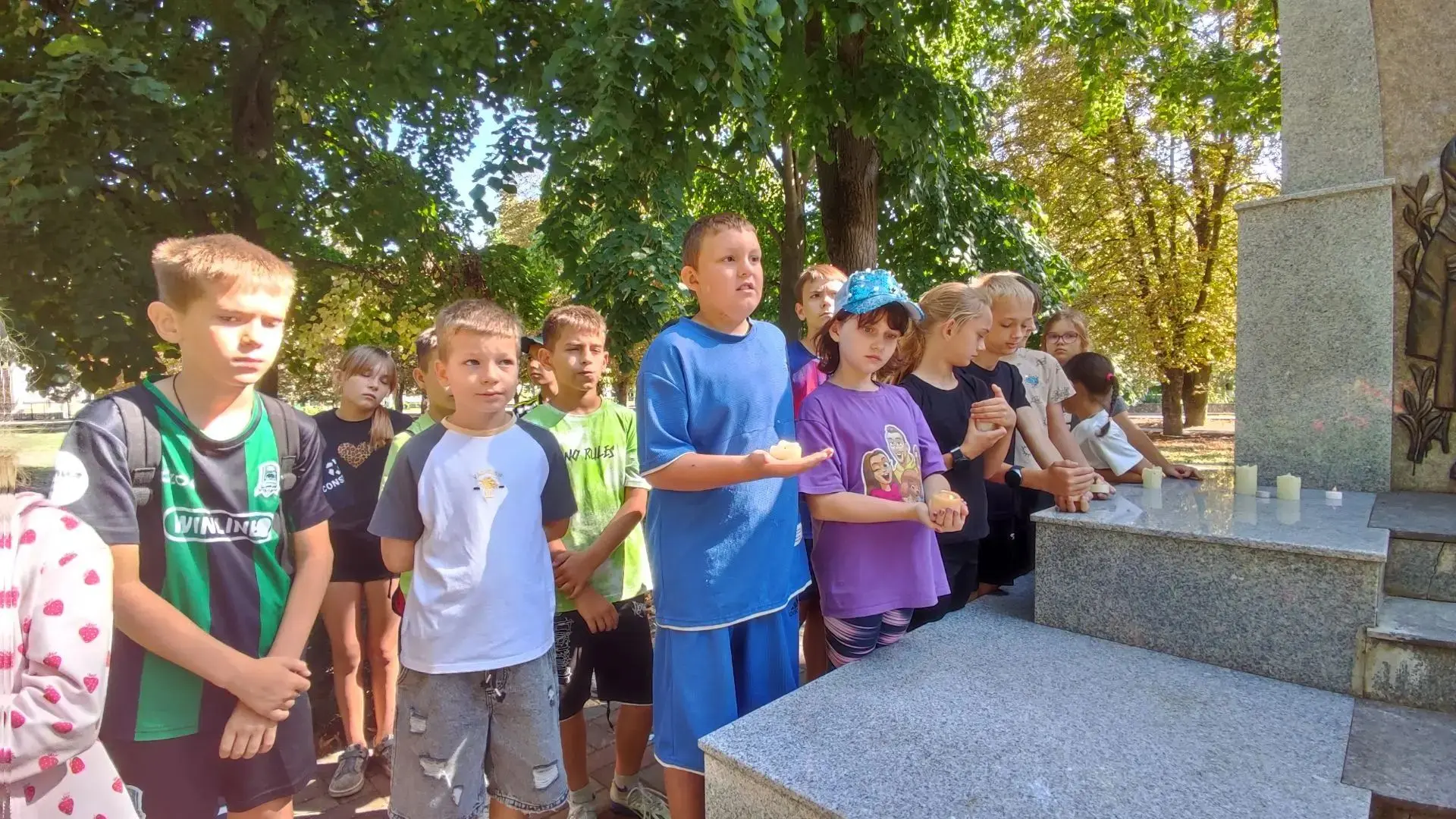 ДЕНЬ ПАМЯТИ  ВОЛОНТЕРОВ (ДОБРОВОЛЬЦЕВ)