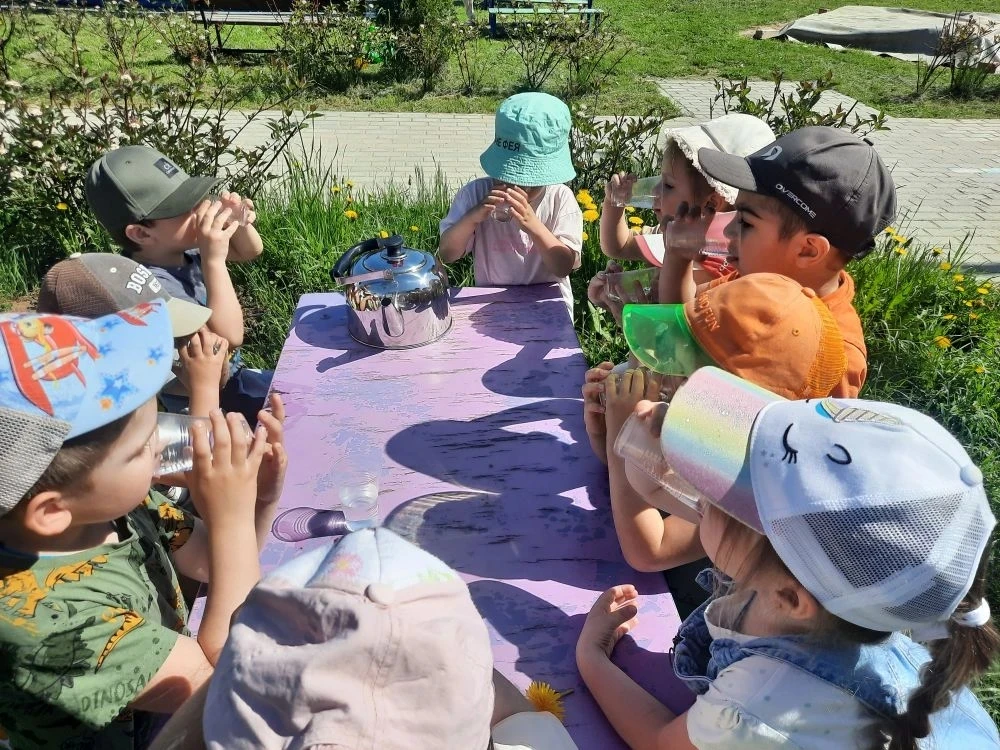 🌞В жаркую погоду на улице очень важно соблюдать питьевой режим, особенно во время прог...