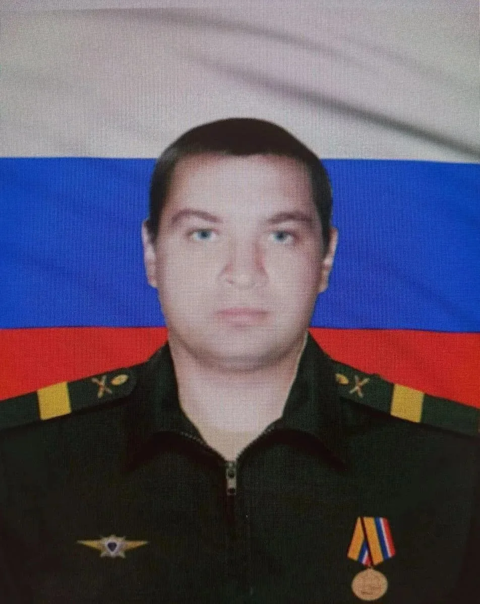 СТРАНИЧКА "НАШИ -ГЕРОИ" В составе взвода обслуживания и ремонта, старший сержант Алекса...