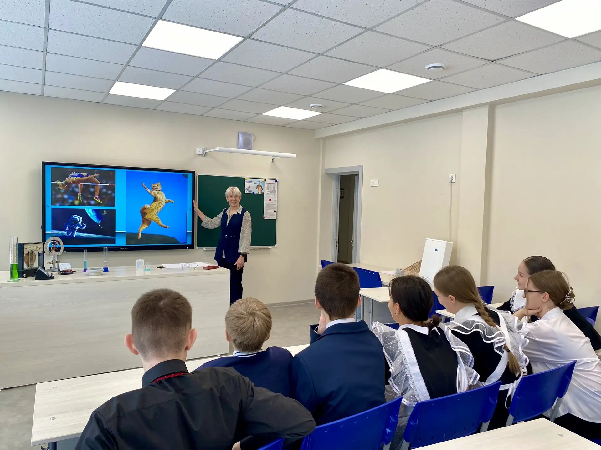 В нашей школе продолжается неделя науки!  Сегодня прошла увлекательная игра по станциям «Наука и шко