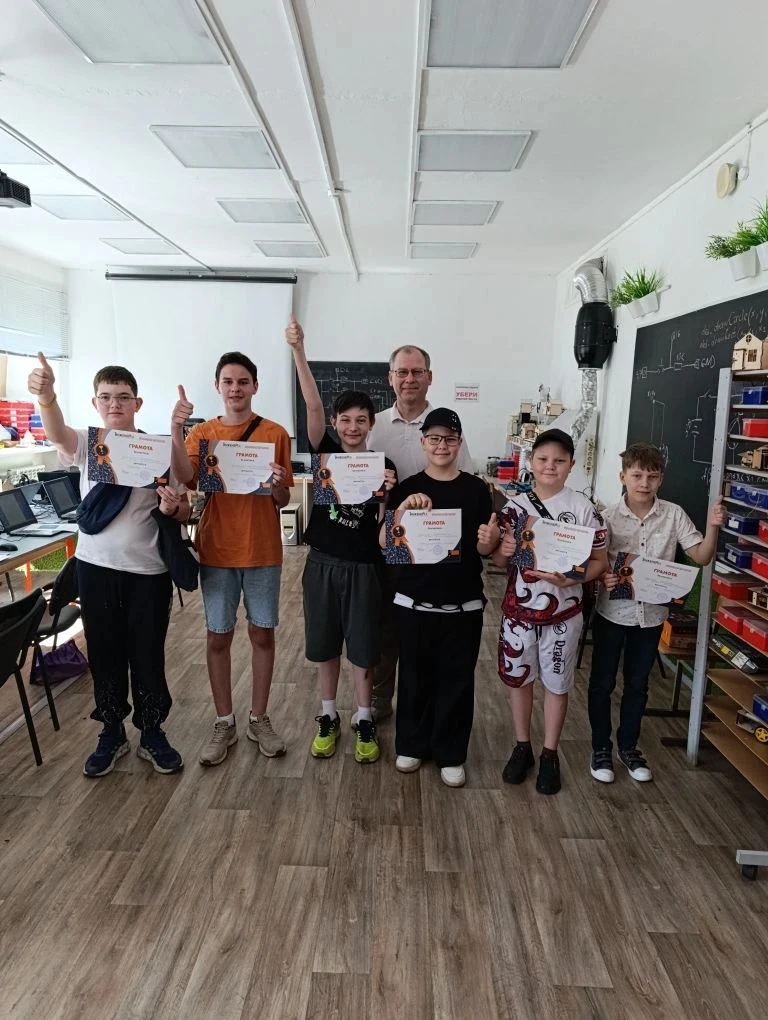 🏆Победы наших лицеистов   24 мая состоялся финал городских соревнований по программированию Scratch 
