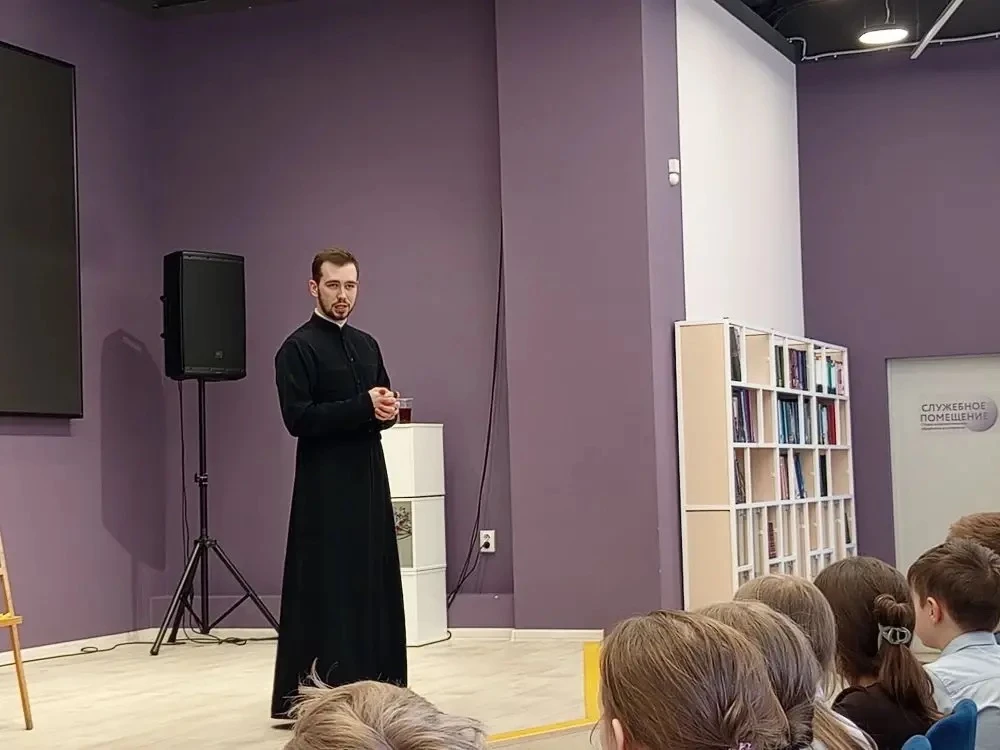 Духовно-нравственное воспитание 👇   Духовная беседа в библиотеке: гимназисты узнали о традициях Пасх