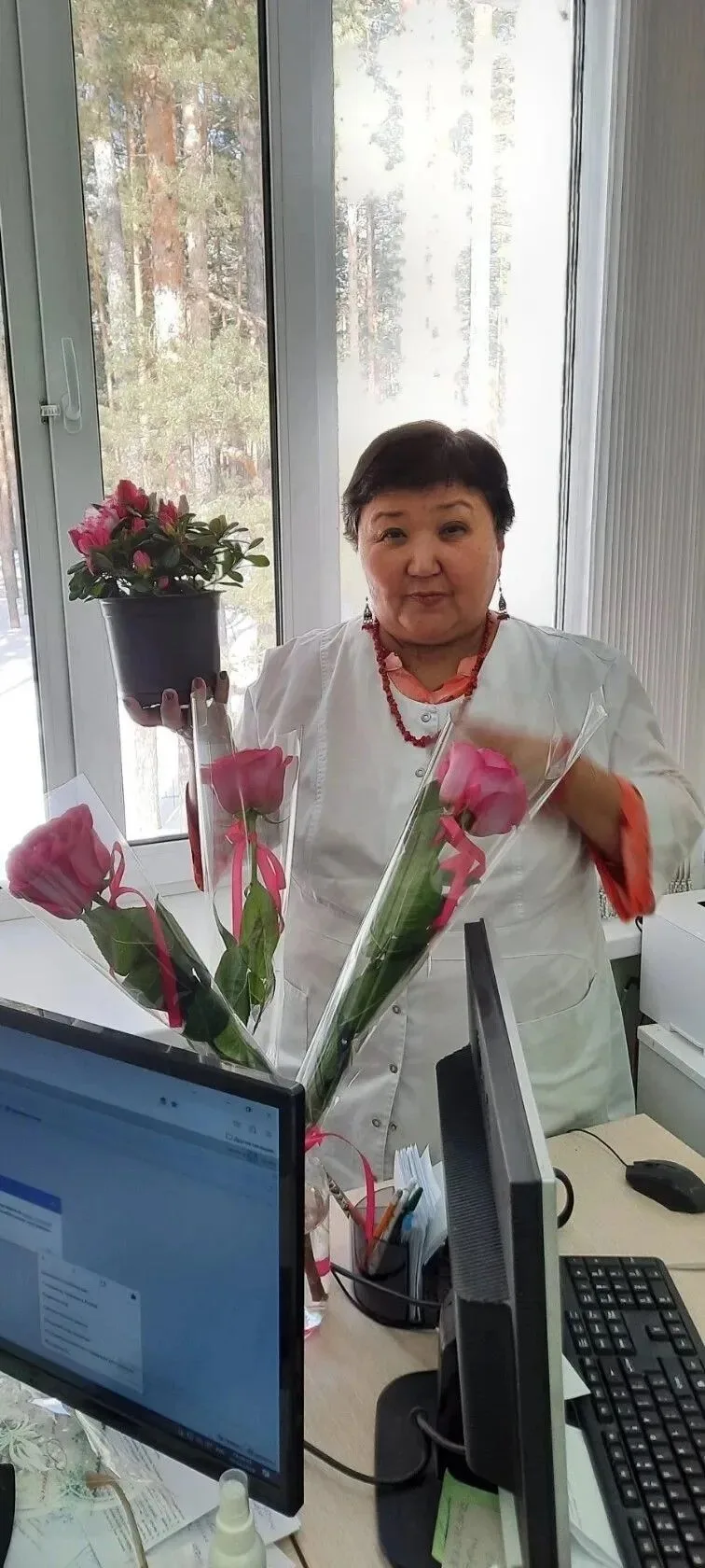 Коллектив Сосновоборской участковой больницы поздравляет с прошедшим днем рождения Омур...