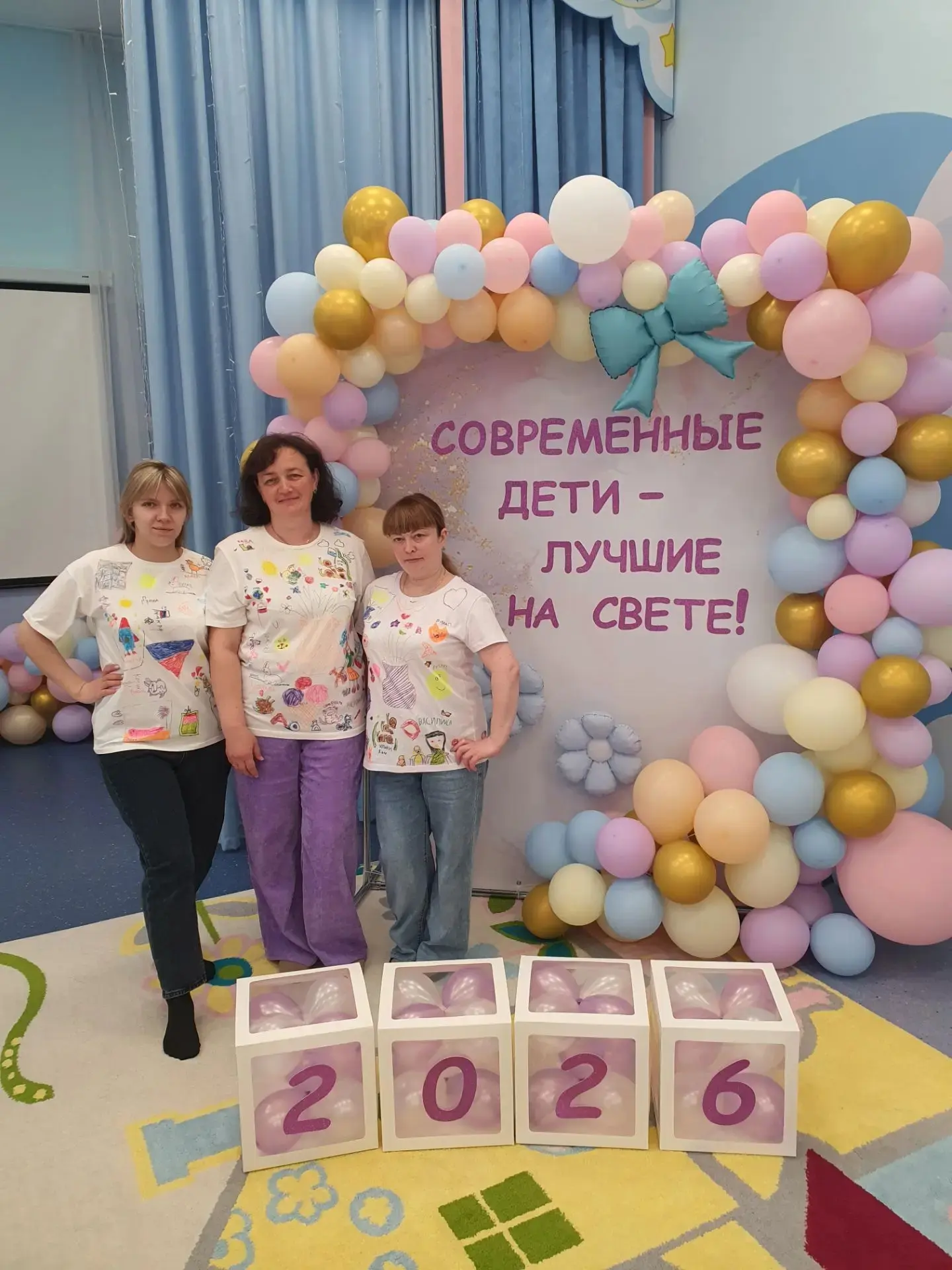 🌟 Наши выпускники проводят время на летних каникулах. ☀️ 
Вспомним как мы готовились к этому замеча