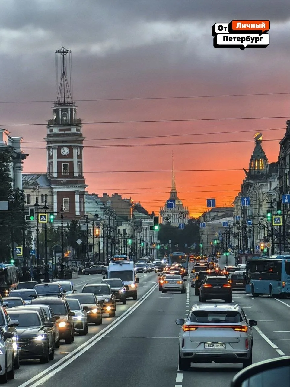 Что ж, встречаем осенний закат над Петербургом😍