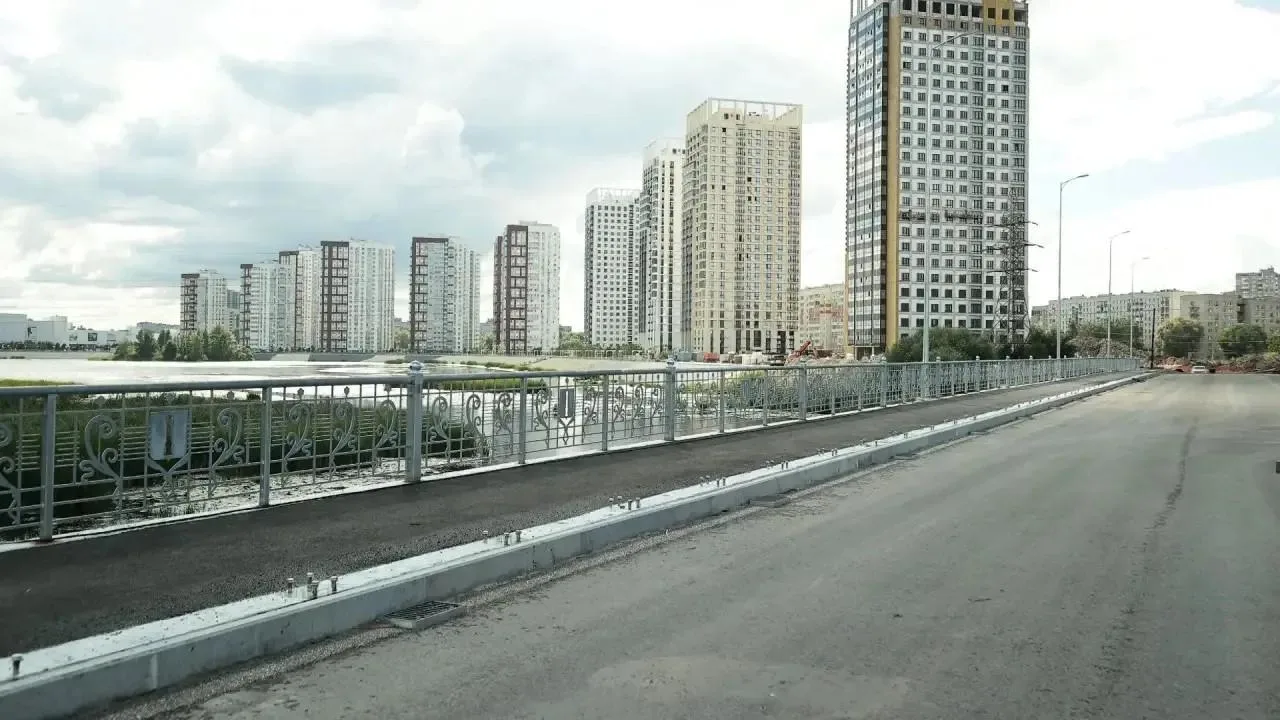 Проверил ход работ на новом мосту в створе улиц Шевченко и Смычки 

✅ После укладки нижнего слоя асф