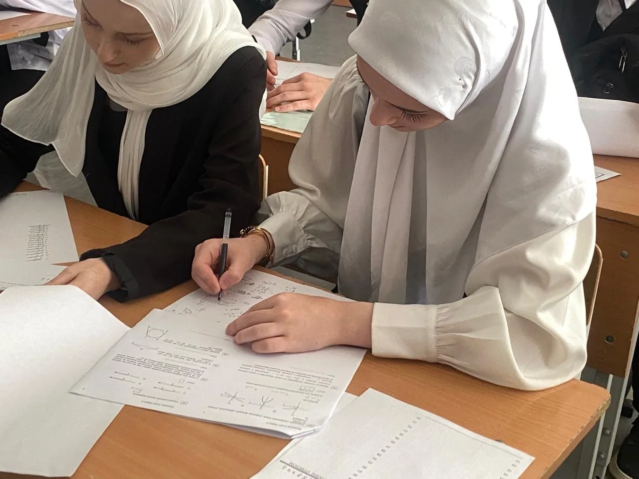 Годовая контрольная работа по математике в 9-х классах.