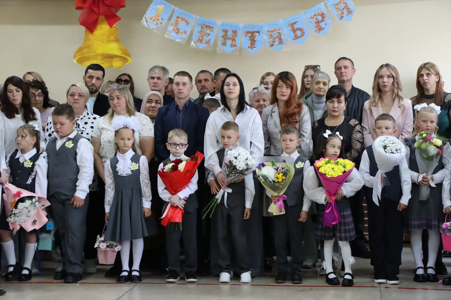 🔔В День знаний учителя, ученики и их родители принимают напутственные слова и добрые п...