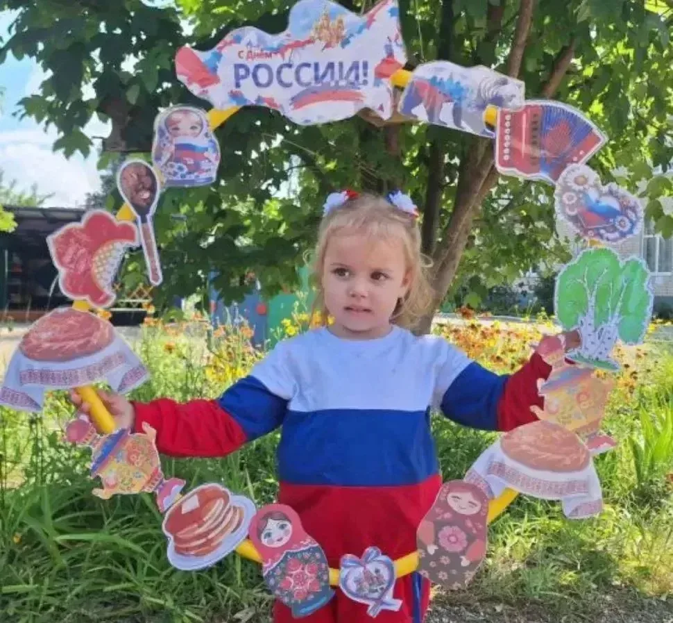 Маленькие сердца - большая любовь к России!            

Воспитанники детского сада «Октябренок» при
