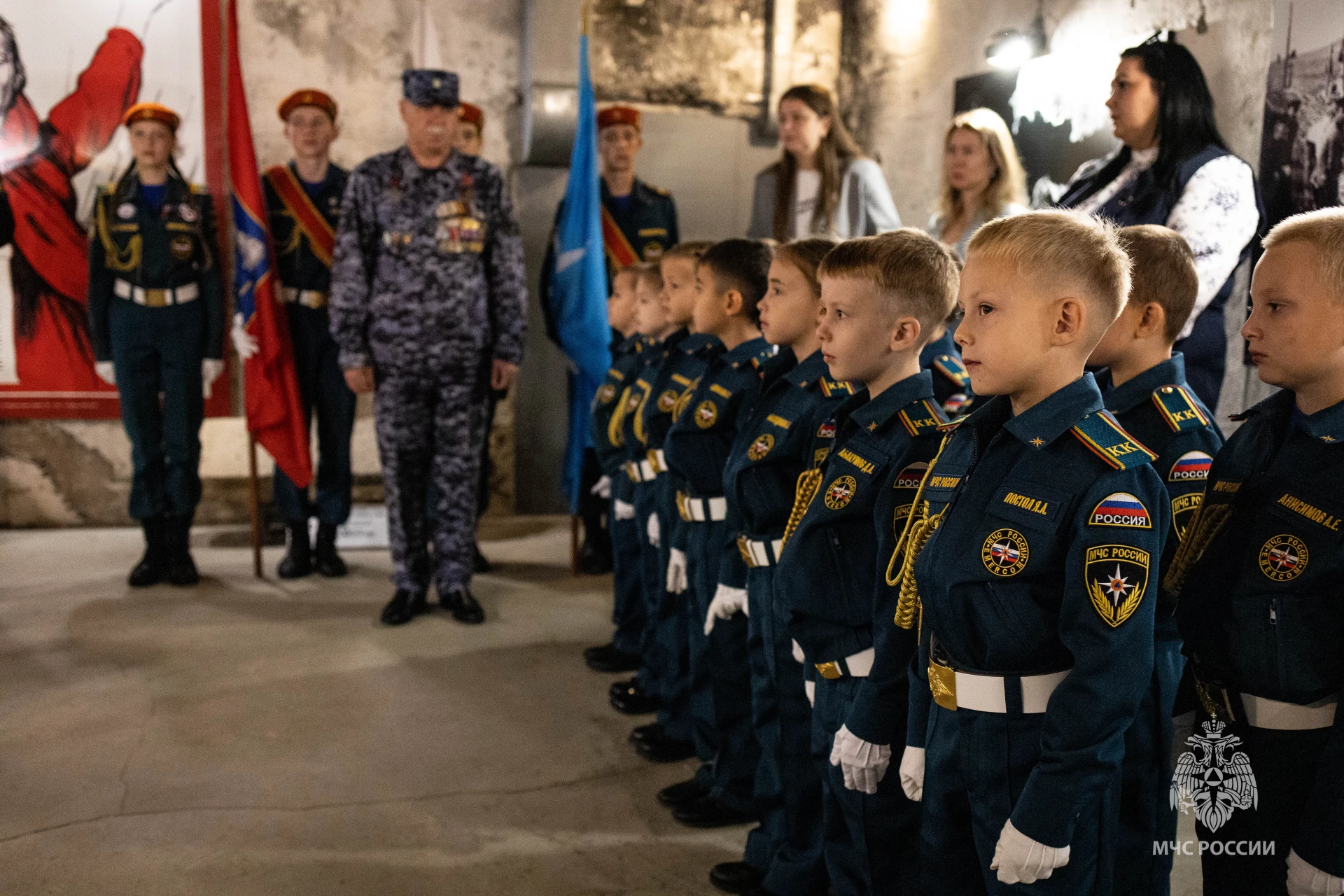 👩‍🚒 Самые юные спасатели: в Севастополе 60 ребят принесли клятву кадет МЧС России