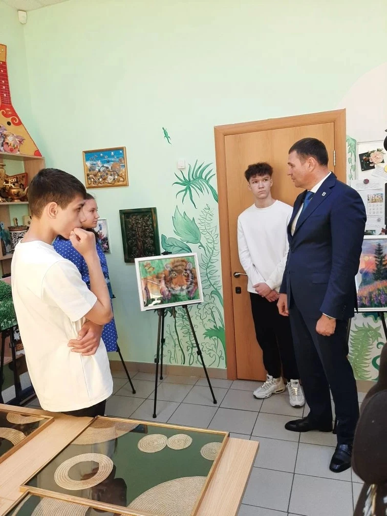 🪂30 мая в КГБУ Детский дом #1 открылась выставка работ детей для  благотворительного а...