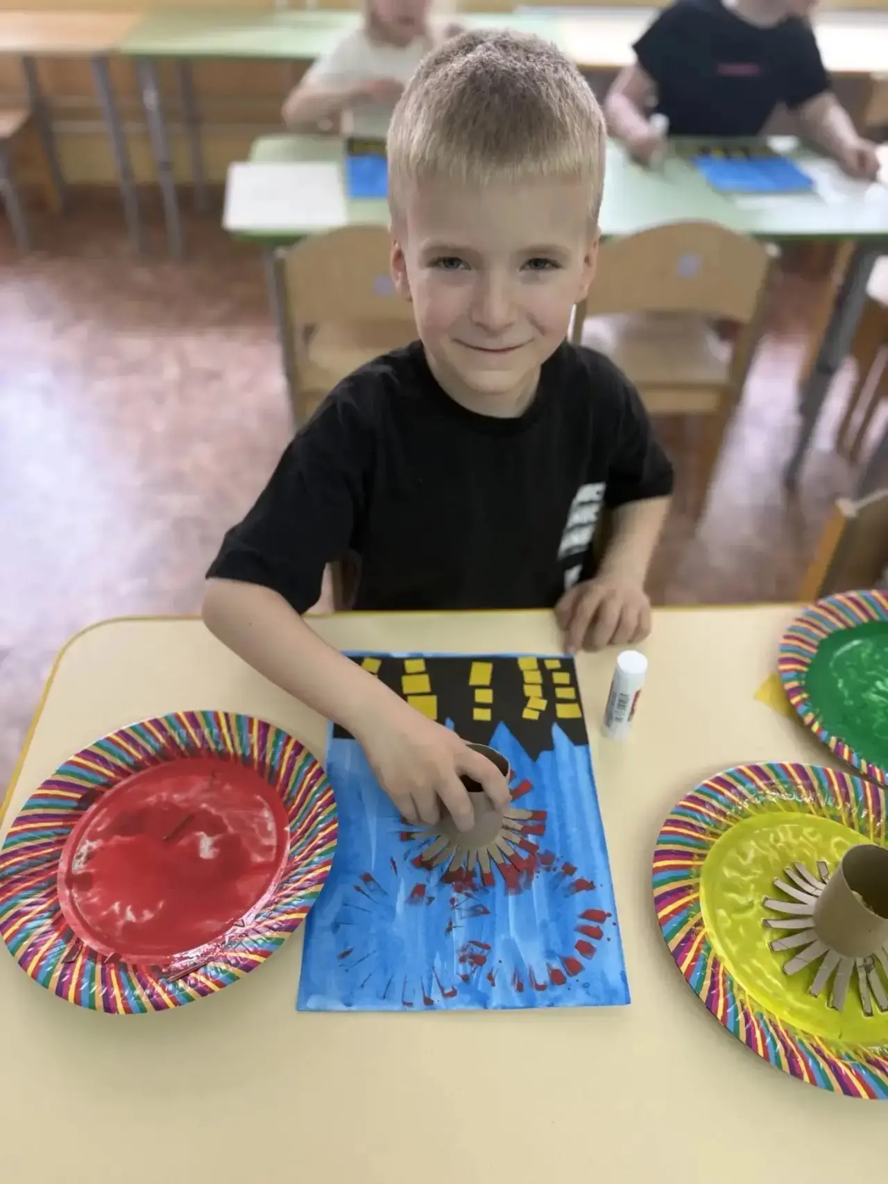 🎨 Маленькие руки — большое уважение к подвигу  В преддверии самого светлого праздника — Дня Победы —