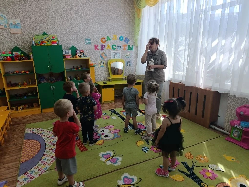 Музыкальное занятие в группе раннего возраста на тему "Зайка"