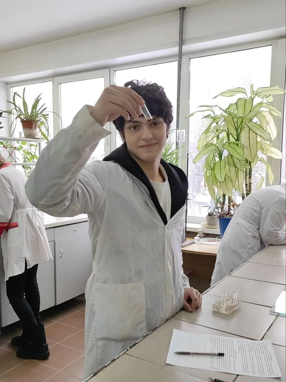 Химия — это не только учебники, но и практика! 🔬  Сегодня наши ученики 8-9-х классов превратились в 