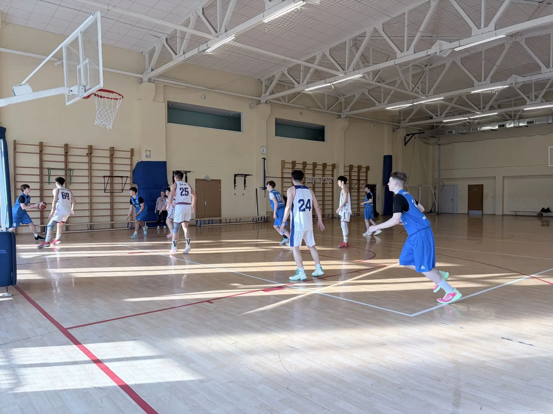 Международная товарищеская встреча: лицей 126 — команда Китая 🤝🌍🏀  На этой неделе наша юношеская сбо
