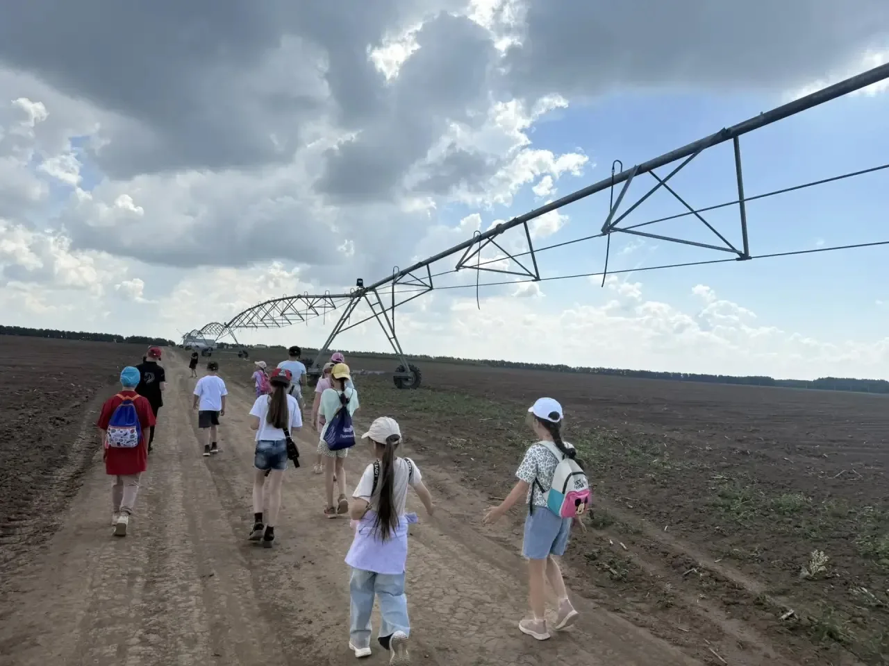 Пятнадцатый день лагерной смены
Экскурсия в сортучасток.
Конкурсная программа «Эврика»







Образо