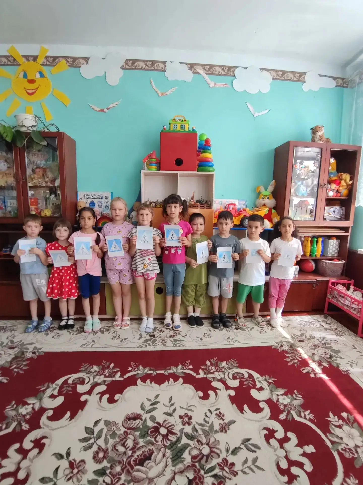 Знание правил дорожного движения — это залог безопасности наших детей в современном мире. Именно поэ