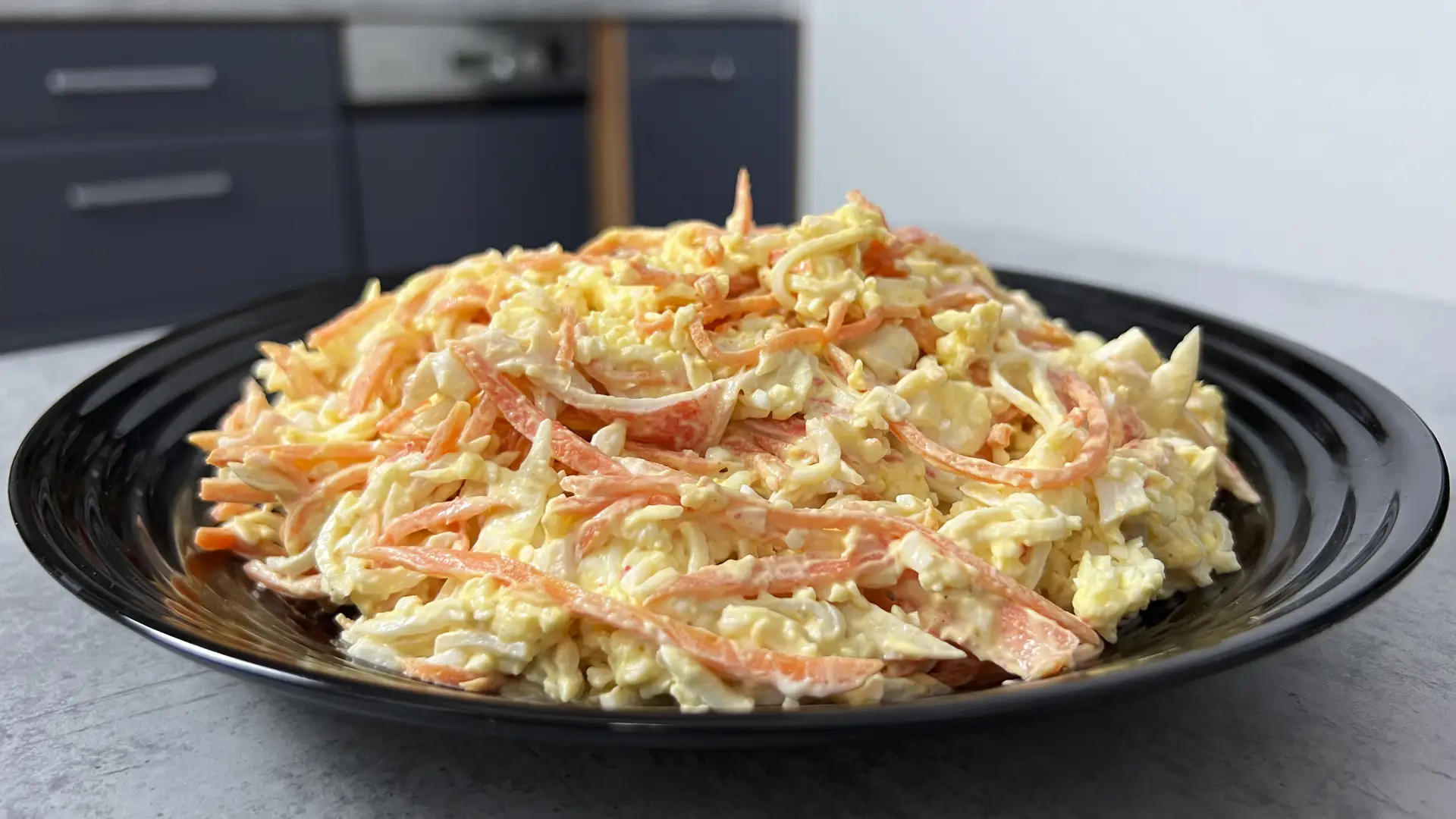 Сегодня готовлю очень простой, но очень вкусный салат с корейской морковкой!  Ингредиенты: Корейская